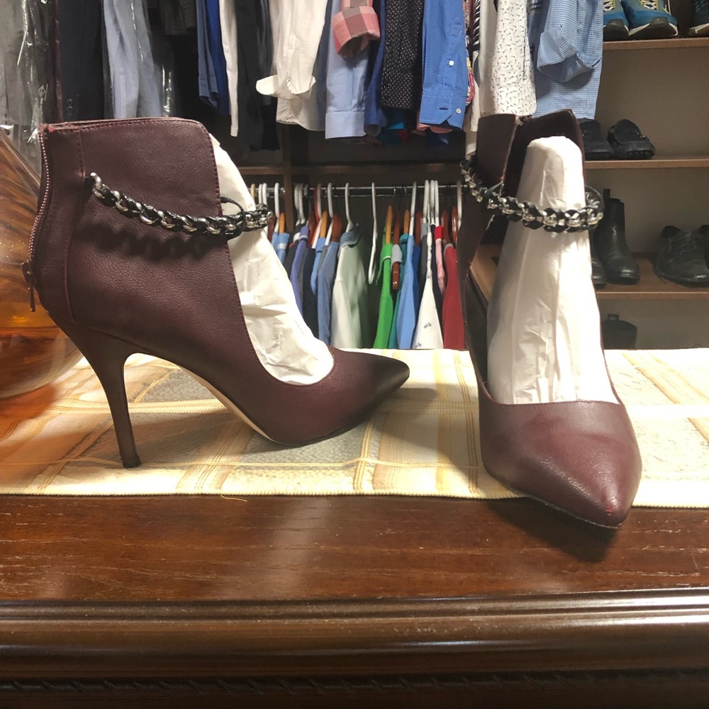 Shoe - Picture 2 of 7
